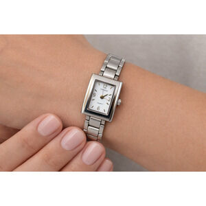 Timex Carriage Women's quartz watch New Battery 6-inch bracelet Tank Styled